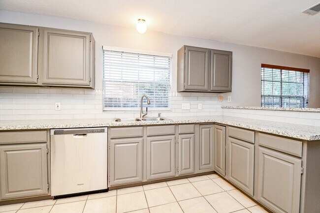 Building Photo - 6335 Oakburl Ln