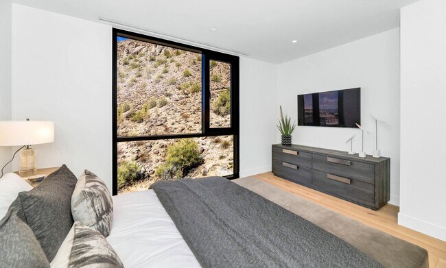 Building Photo - 5000 N Camelback Rdg Dr