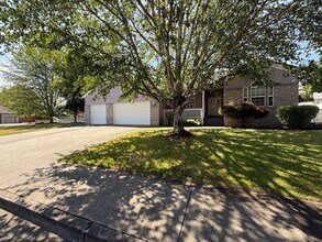 Building Photo - 4-bedroom 2.5 Bath McMinnville OR 97128