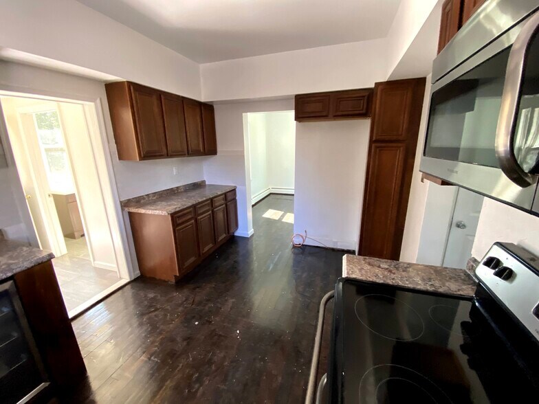 Building Photo - 53 Lenox Ave
