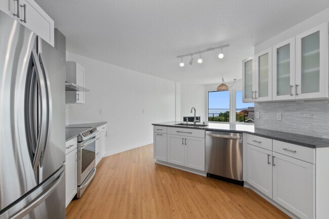 Building Photo - 4Bd/3Ba Seattle House