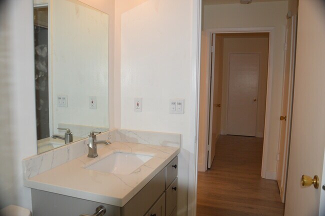 Building Photo - 84 Kim Louise Dr