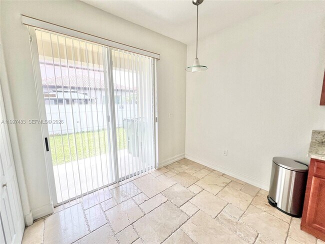 Building Photo - 3910 NE 13th Dr