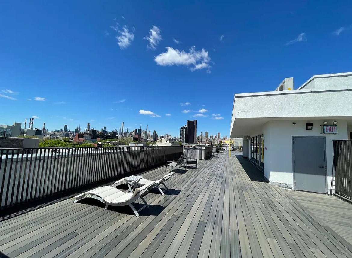 Rooftop skyline view - 1433 31st Ave