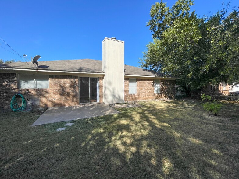 Building Photo - 1924 Ramada Dr