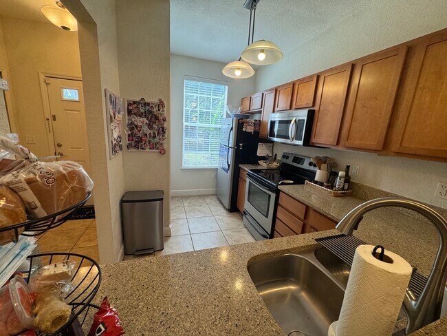 Building Photo - 2508 SW 35th Pl