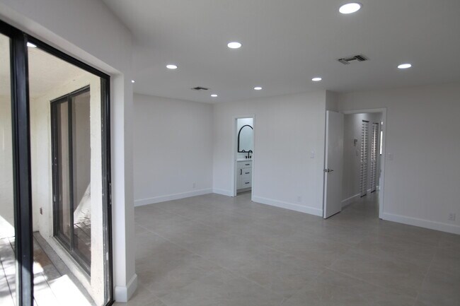 Building Photo - 1619 Cypress Pointe Dr