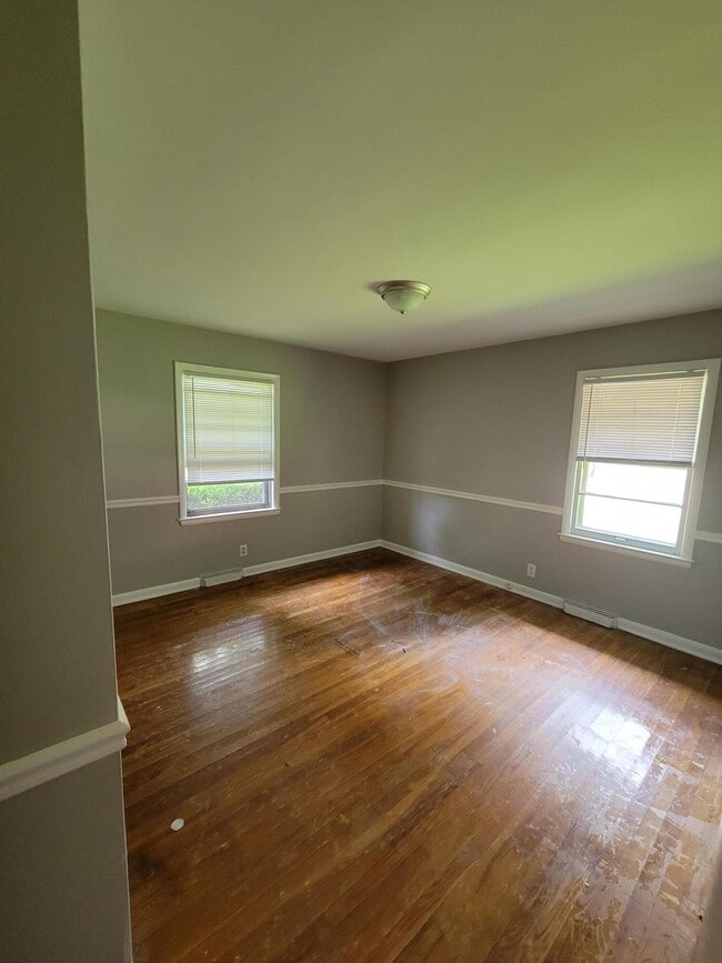 Building Photo - 1728 Shenandoah Dr