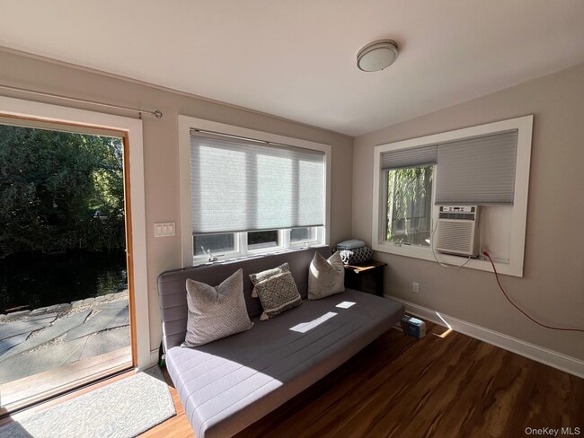 Building Photo - 150 Clipper Way