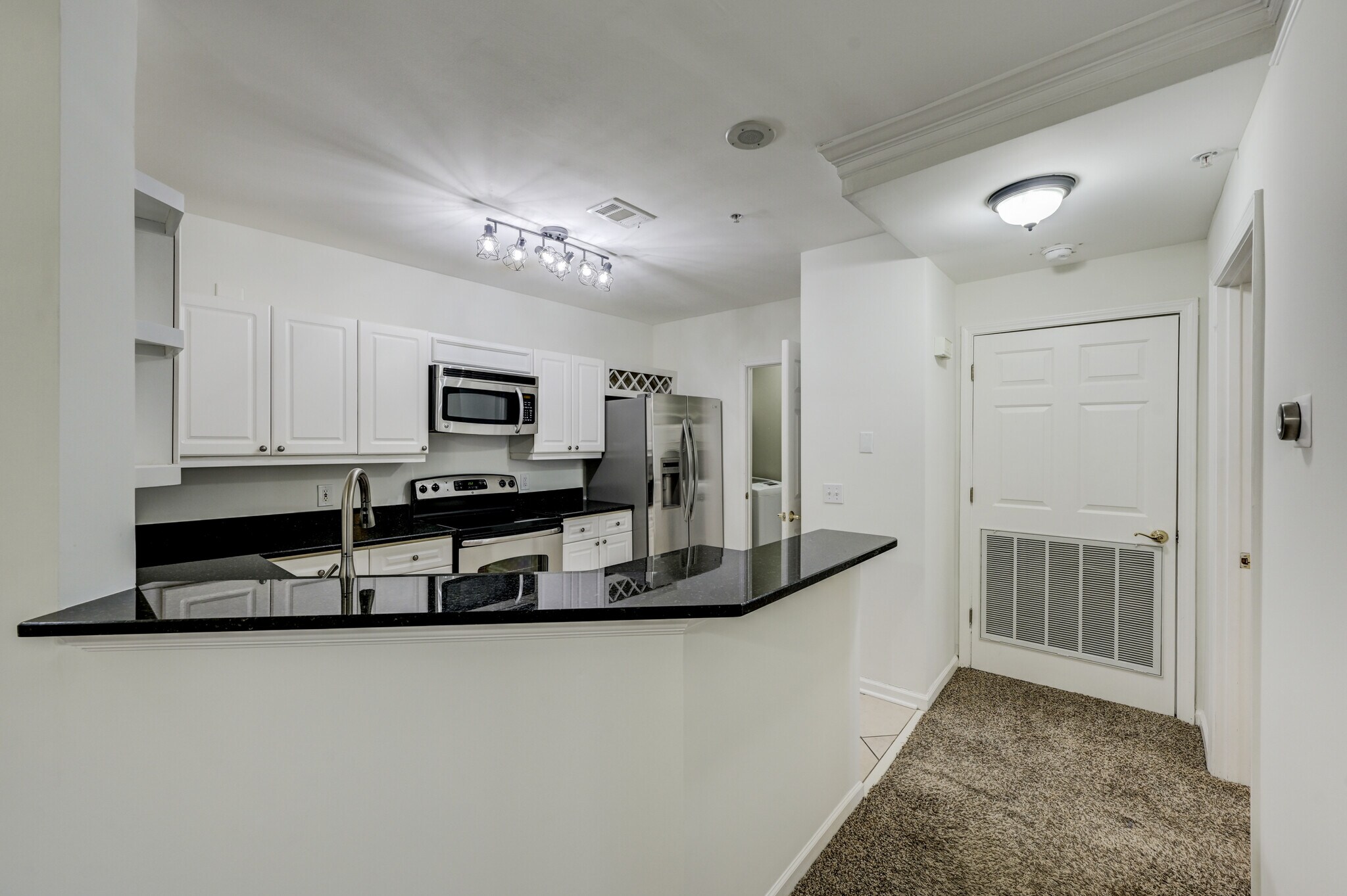 Building Photo - 3334 Peachtree Rd NE