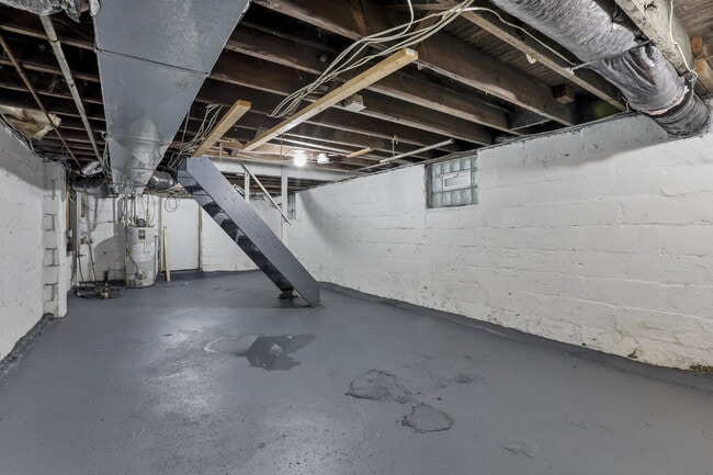 Building Photo - 1349 N 6th St