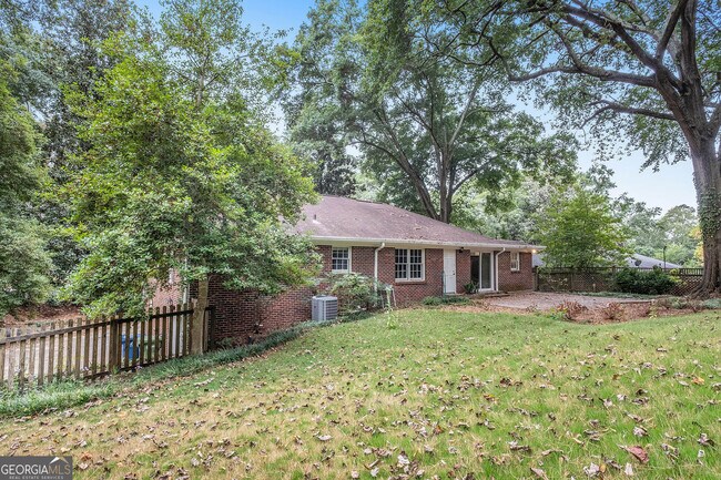 Building Photo - 388 Lakemoore Dr NE