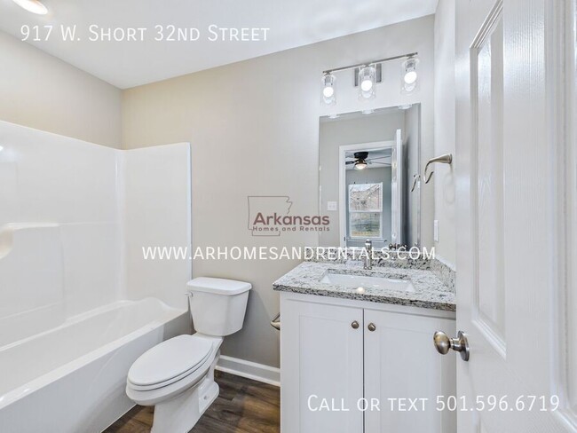 Building Photo - 917 W Short 32nd St