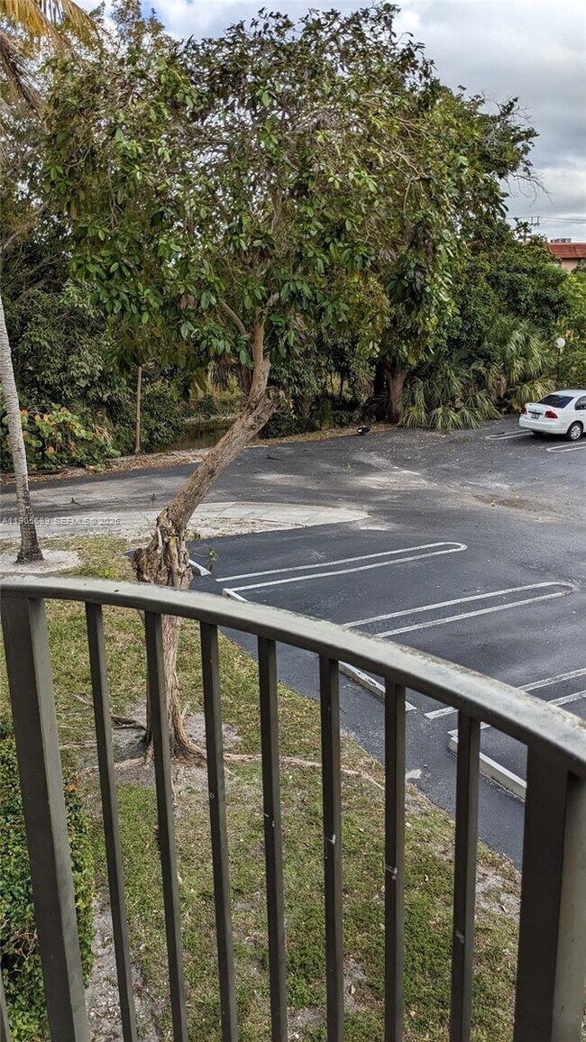 Building Photo - 2701 Riverside Dr