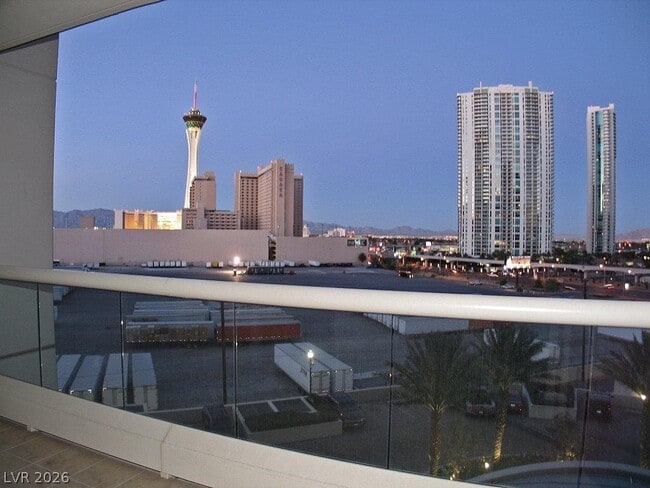 Building Photo - 2747 Paradise Rd