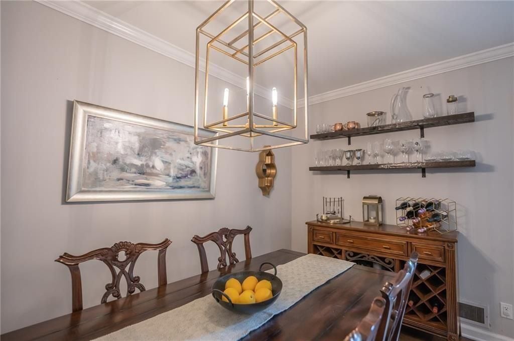 Building Photo - 1210 Lenox Cir NE