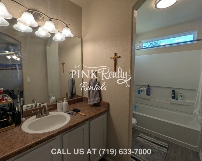 Building Photo - 870 Red Thistle View