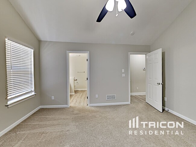 Building Photo - 2487 Archwood Way