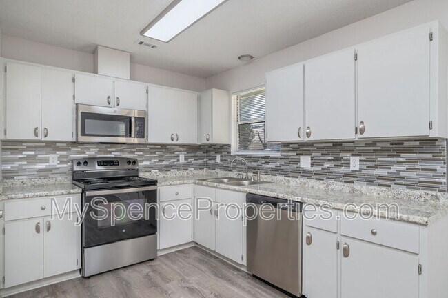 Building Photo - 126 Camellia Pl
