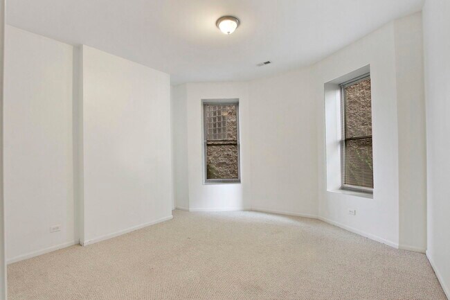 Building Photo - 4527 S St Lawrence Ave