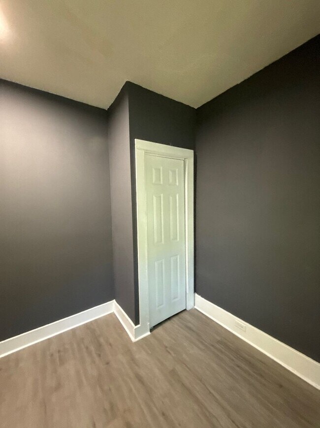 Building Photo - Fully Renovated Home in Binghampton – Section 8 Welcome!