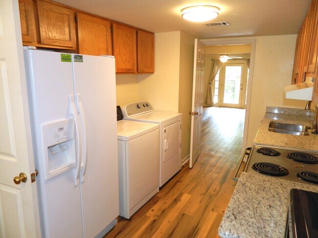Building Photo - 407 Folkstone Cir