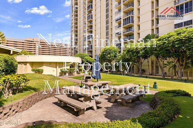 Building Photo - 2 Bed 2 Bath, One parking. Tenant pay all ...