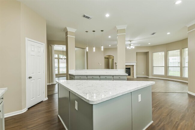 Building Photo - 10542 Oleander Point Dr