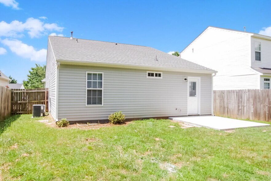 Building Photo - 2005 Salmon River Dr