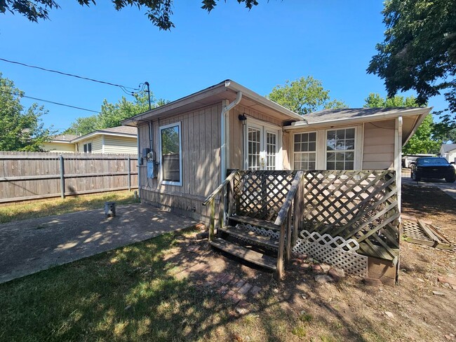 Building Photo - (2) Bed/(1) Bath in Core Norman Avail NOW! Video Tour!