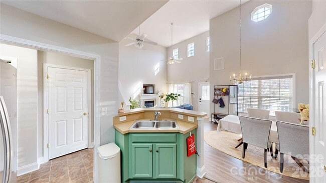 Building Photo - 447 Fawnbrook Ln