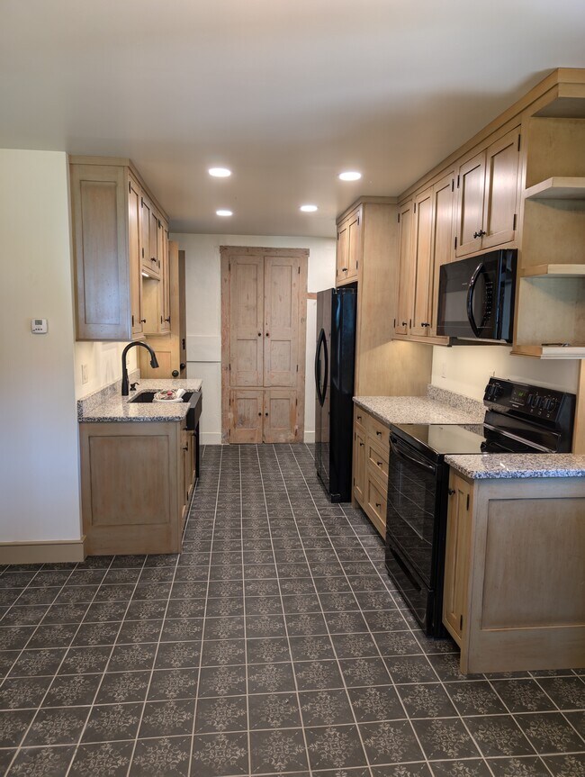 Building Photo - 40 Creamery Rd