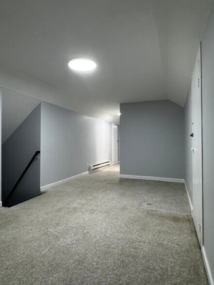 3rd Floor lounge - 37 Golden Ave