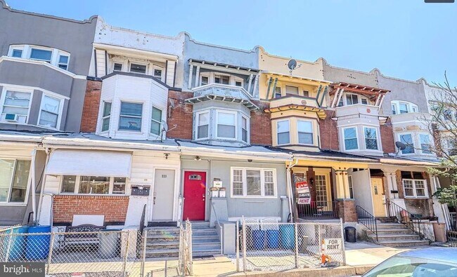 Building Photo - 225 S 49th St