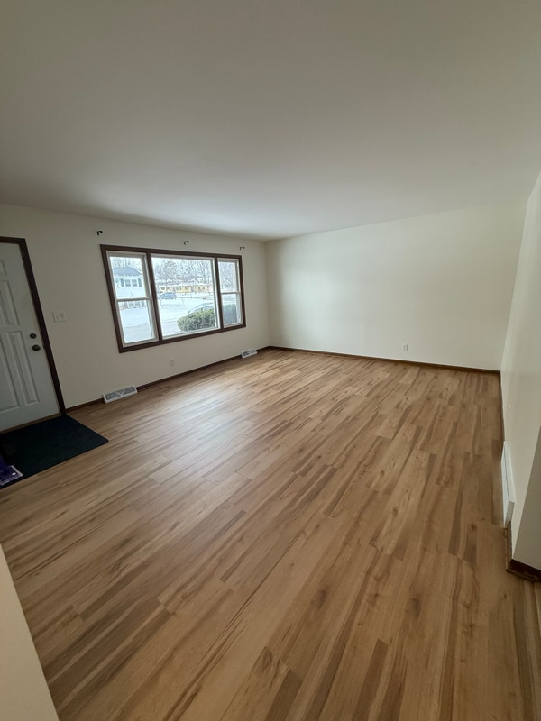 Building Photo - 404 Elmwood Dr