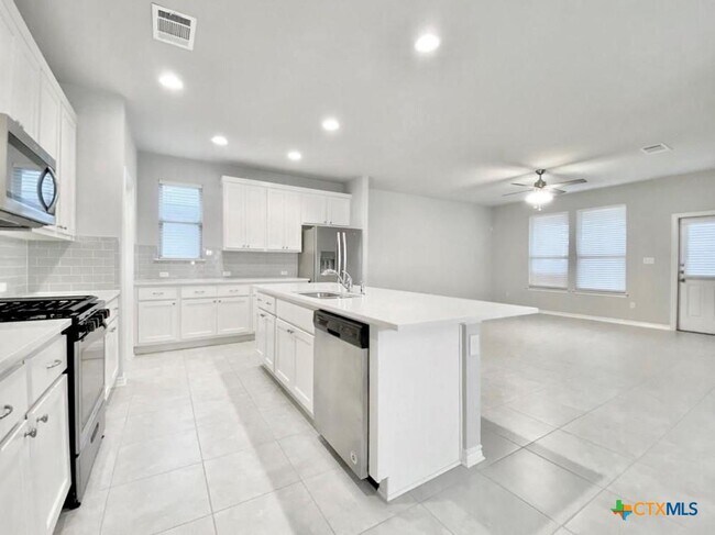 Building Photo - 816 Alta Wy