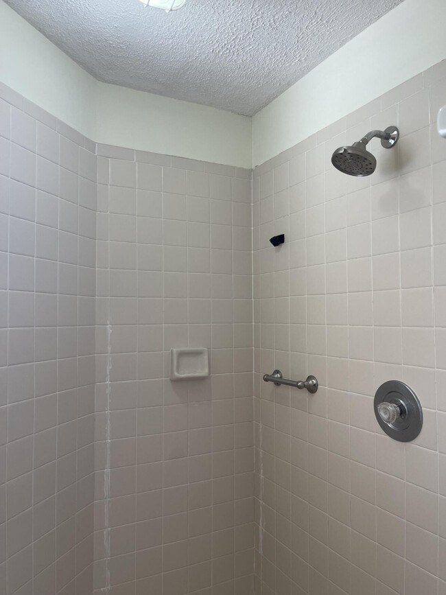 Building Photo - 6508 Via Regina