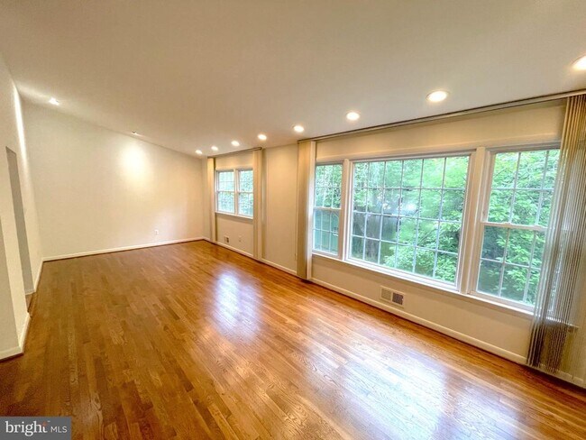 Building Photo - 8410 Buckhannon Dr