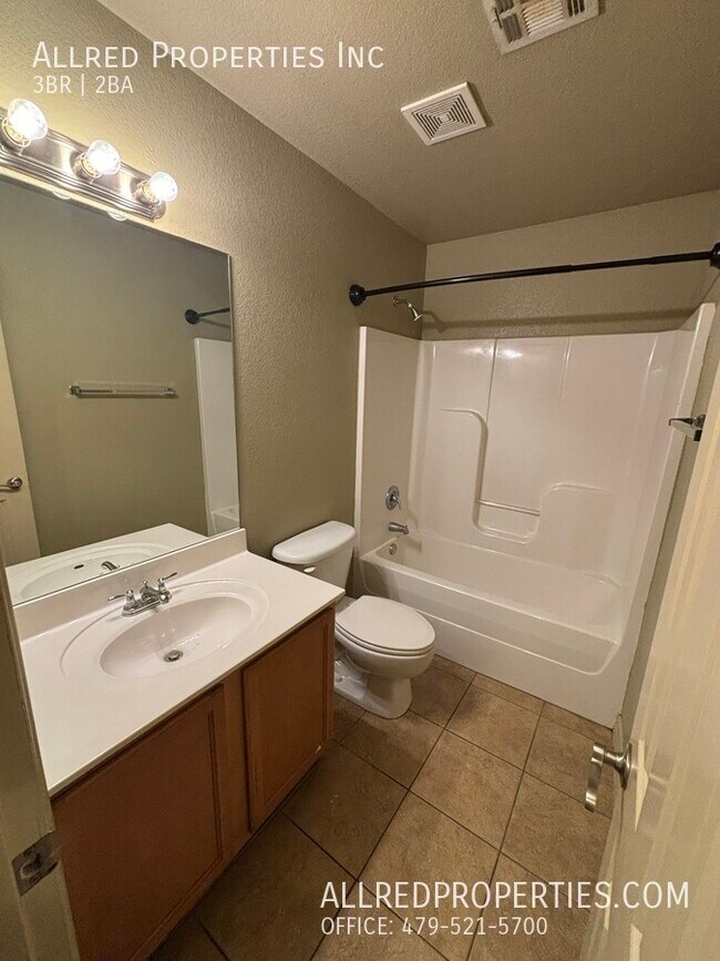 Building Photo - 24 S Ray Ave