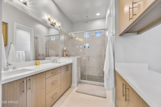 Building Photo - 1 Easy St