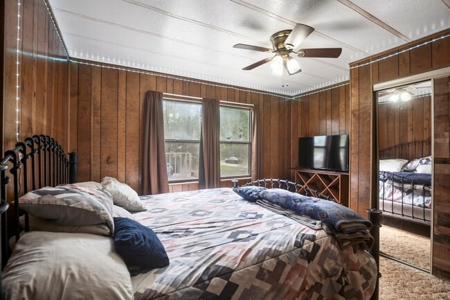 Building Photo - 465 Pecan