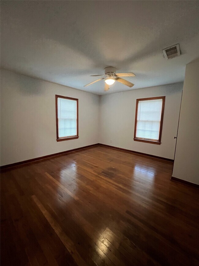 Building Photo - 4711 Avenue R 1/2 Ave