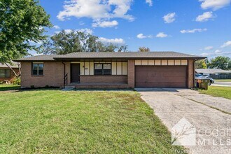 Building Photo - HUGE 2 Bedroom ANDOVER SCHOOLS!