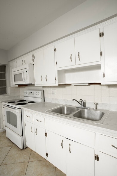 Building Photo - 1018 Park Dr