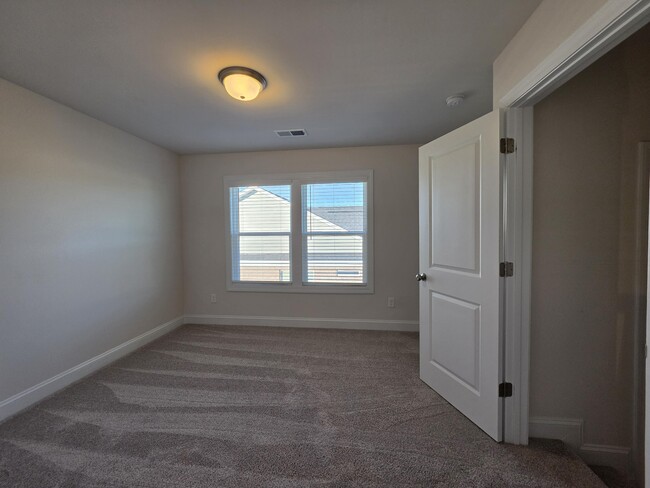 Building Photo - 3360 Rustic Dr