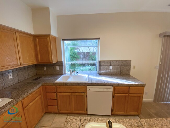 Building Photo - $6995-Amazing 4 Bed/3 Bath Home in Mtn. Vi...