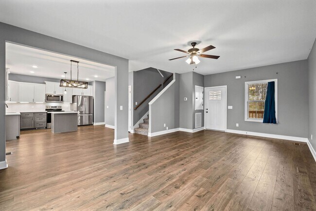 Building Photo - Pet Friendly Four Bedroom!