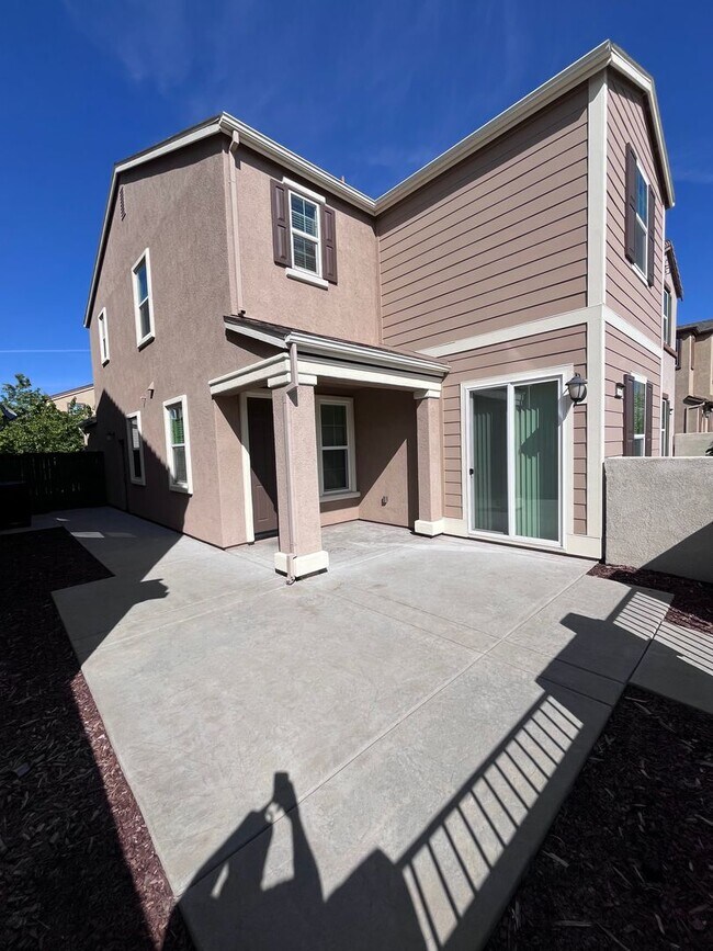 Building Photo - BEAUTIFUL HOME IN WEST ROSEVILLE!!
