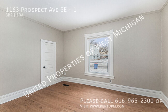 Building Photo - Available Now | 3 Bedroom 1 Bath Apartment...