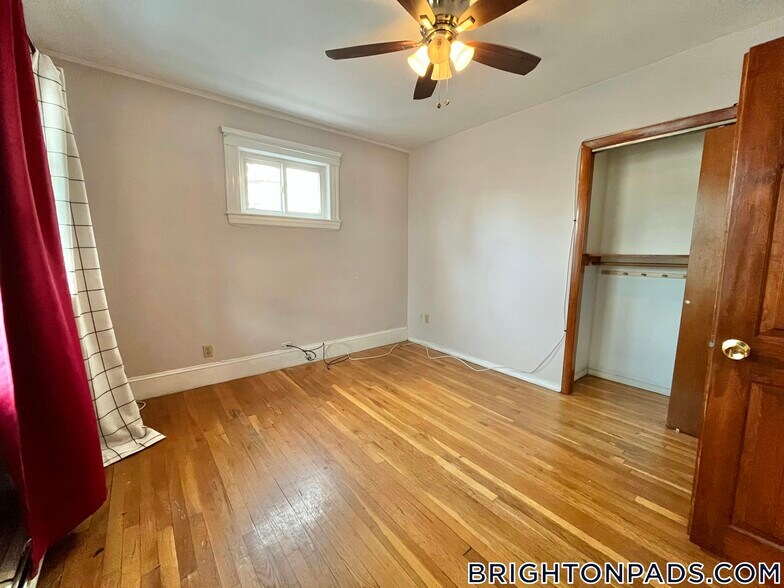 Building Photo - 121 Murdock St